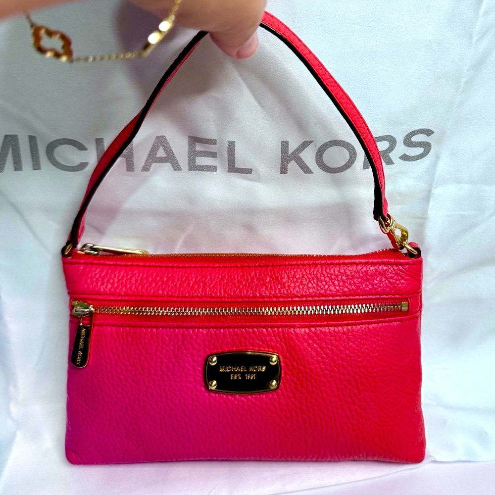 Michael Kors Pink Large Wristlet pebble leather Bag with Gold Accents EUC - Picture 2 of 16